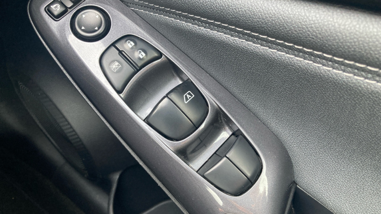 Nissan Juke 1.0 DiG-T 114 Tekna 5dr Petrol Hatchback